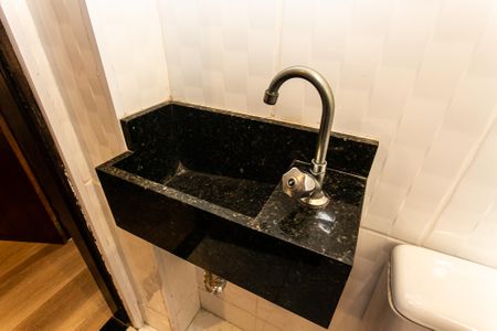 Casa de condomínio à venda com 131m², 3 quartos e 2 vagas Casa de condomínio à venda com 131m², 3 quartos e 2 vagasBanheiro da Suíte 1