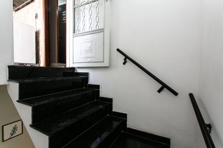 Casa de condomínio à venda com 131m², 3 quartos e 2 vagas Casa de condomínio à venda com 131m², 3 quartos e 2 vagasEscada