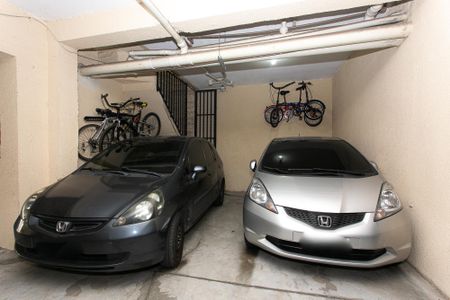 Casa de condomínio à venda com 131m², 3 quartos e 2 vagas Casa de condomínio à venda com 131m², 3 quartos e 2 vagasGaragem de Carros