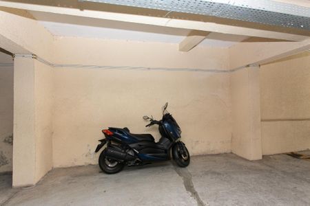 Casa de condomínio à venda com 131m², 3 quartos e 2 vagas Casa de condomínio à venda com 131m², 3 quartos e 2 vagasGaragem de Moto