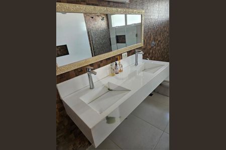 Casa à venda com 225m², 3 quartos e 2 vagas