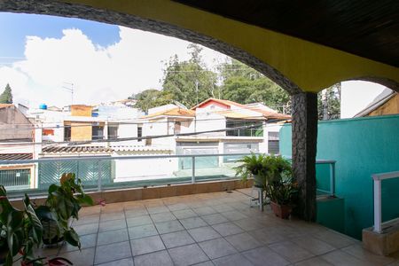 Casa à venda com 200m², 3 quartos e 4 vagas Casa à venda com 200m², 3 quartos e 4 vagasVaranda