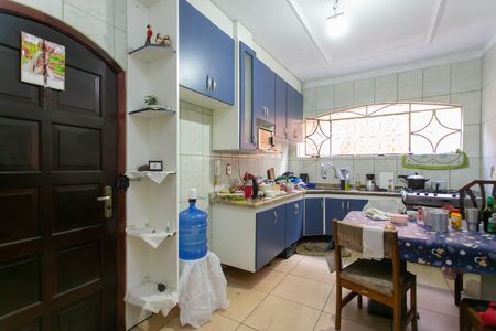 Casa à venda com 200m², 3 quartos e 4 vagas Casa à venda com 200m², 3 quartos e 4 vagasCozinha