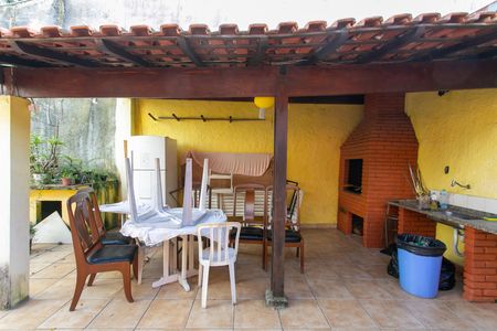 Casa à venda com 200m², 3 quartos e 4 vagas Casa à venda com 200m², 3 quartos e 4 vagasÁrea Externa - Churrasqueira