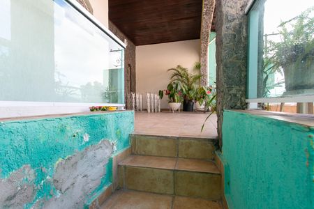 Casa à venda com 200m², 3 quartos e 4 vagas Casa à venda com 200m², 3 quartos e 4 vagasEntrada