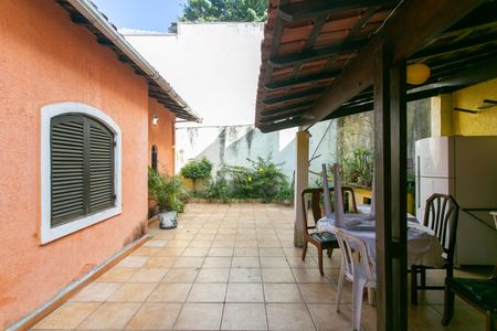 Casa à venda com 200m², 3 quartos e 4 vagas Casa à venda com 200m², 3 quartos e 4 vagasÁrea Externa - Churrasqueira