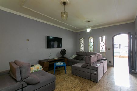Casa à venda com 200m², 3 quartos e 4 vagas Casa à venda com 200m², 3 quartos e 4 vagasSala
