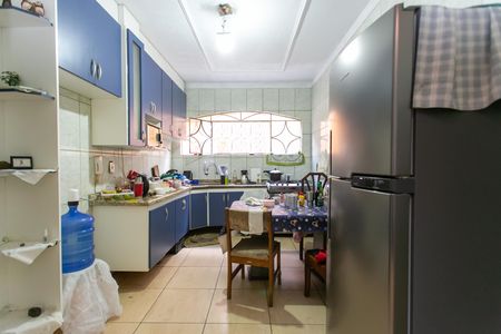 Casa à venda com 200m², 3 quartos e 4 vagas Casa à venda com 200m², 3 quartos e 4 vagasCozinha