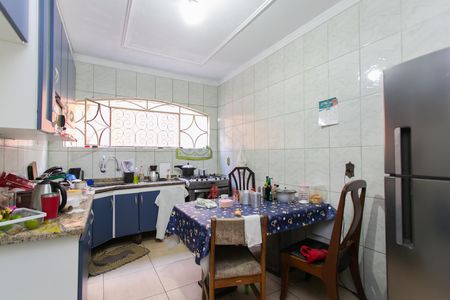 Casa à venda com 200m², 3 quartos e 4 vagas Casa à venda com 200m², 3 quartos e 4 vagasCozinha