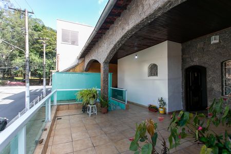 Casa à venda com 200m², 3 quartos e 4 vagas Casa à venda com 200m², 3 quartos e 4 vagasVaranda