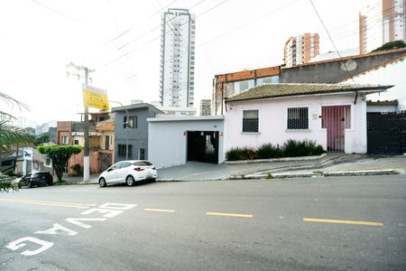 Casa para alugar com 225m², 3 quartos e 4 vagas Casa para alugar com 225m², 3 quartos e 4 vagasFachada