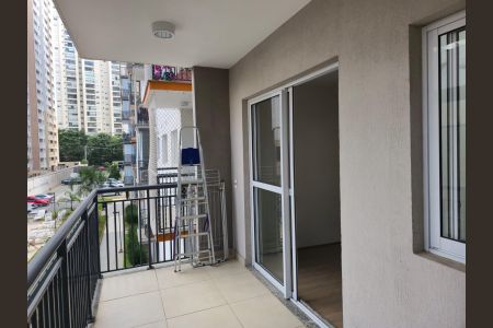 Apartamento para alugar com 75m², 3 quartos e 2 vagas Apartamento para alugar com 75m², 3 quartos e 2 vagasVaranda com vista para Piscina