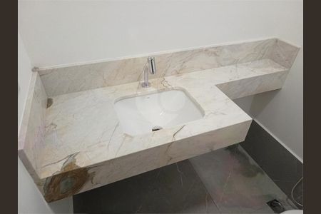 Casa à venda com 226m², 3 quartos e 2 vagas