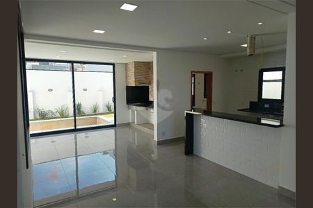 Casa à venda com 226m², 3 quartos e 2 vagas