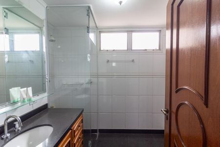 Apartamento à venda com 135m², 3 quartos e 3 vagas Apartamento à venda com 135m², 3 quartos e 3 vagasBanheiro Suíte