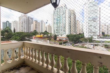 Apartamento à venda com 135m², 3 quartos e 3 vagas Apartamento à venda com 135m², 3 quartos e 3 vagasVaranda
