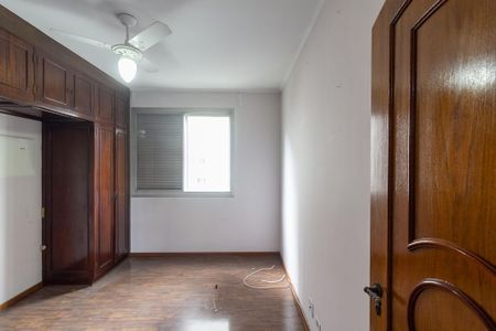 Apartamento à venda com 135m², 3 quartos e 3 vagas Apartamento à venda com 135m², 3 quartos e 3 vagasQuarto 1 - Suíte