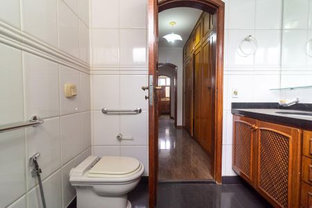 Apartamento à venda com 135m², 3 quartos e 3 vagas Apartamento à venda com 135m², 3 quartos e 3 vagasBanheiro Suíte