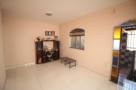 Sala de casa à venda com 3 quartos, 349m² em Marilândia, Contagem