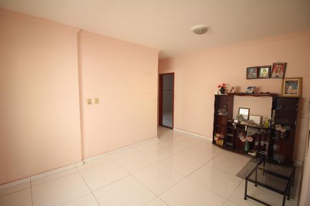 Sala de casa à venda com 3 quartos, 349m² em Marilândia, Contagem