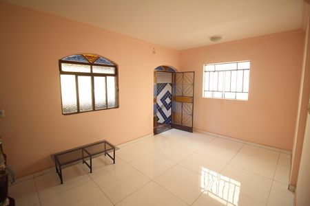 Sala de casa à venda com 3 quartos, 349m² em Marilândia, Contagem