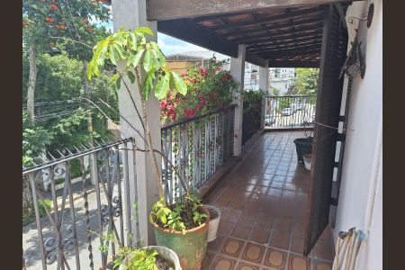 Casa à venda com 178m², 3 quartos e 1 vaga Casa à venda com 178m², 3 quartos e 1 vagaVaranda