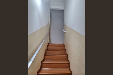 Casa à venda com 178m², 3 quartos e 1 vaga Casa à venda com 178m², 3 quartos e 1 vagaEscada