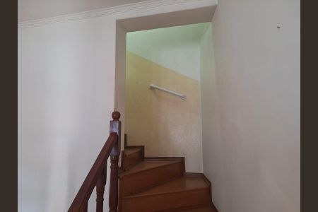 Casa à venda com 178m², 3 quartos e 1 vaga Casa à venda com 178m², 3 quartos e 1 vagaEscada
