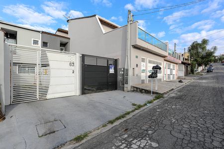 Casa para alugar com 80m², 2 quartos e 2 vagasFachada