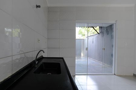 Casa para alugar com 80m², 2 quartos e 2 vagasCozinha