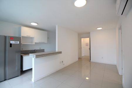 Sala de apartamento para alugar com 2 quartos, 80m² em Barra Olímpica, Rio de Janeiro