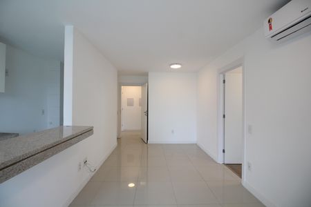 Sala de apartamento para alugar com 2 quartos, 80m² em Barra Olímpica, Rio de Janeiro