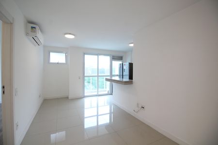 Sala de apartamento para alugar com 2 quartos, 80m² em Barra Olímpica, Rio de Janeiro