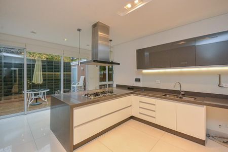 Casa à venda com 3 quartos, 550m² em Interlagos, São Paulo
