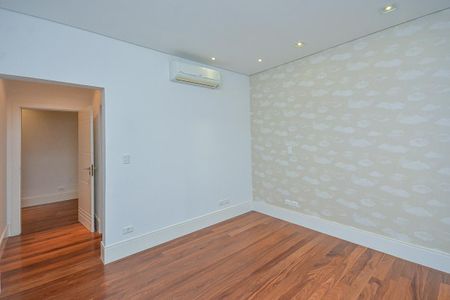 Casa à venda com 3 quartos, 550m² em Interlagos, São Paulo