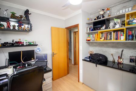 Casa de condomínio à venda com 240m², 3 quartos e 4 vagas Casa de condomínio à venda com 240m², 3 quartos e 4 vagasQuarto 1