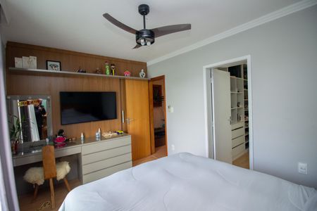 Casa de condomínio à venda com 240m², 3 quartos e 4 vagas Casa de condomínio à venda com 240m², 3 quartos e 4 vagasQuarto Suíte