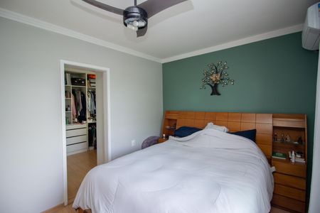 Casa de condomínio à venda com 240m², 3 quartos e 4 vagas Casa de condomínio à venda com 240m², 3 quartos e 4 vagasQuarto Suíte