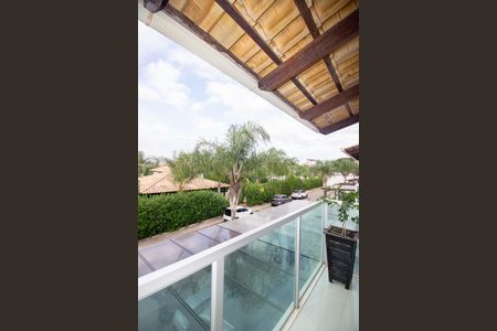 Casa de condomínio à venda com 240m², 3 quartos e 4 vagas Casa de condomínio à venda com 240m², 3 quartos e 4 vagasVaranda do Quarto Suíte
