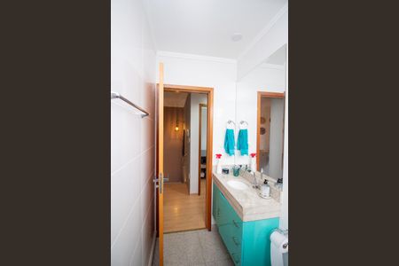 Casa de condomínio à venda com 240m², 3 quartos e 4 vagas Casa de condomínio à venda com 240m², 3 quartos e 4 vagasBanheiro Social