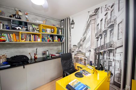 Casa de condomínio à venda com 240m², 3 quartos e 4 vagas Casa de condomínio à venda com 240m², 3 quartos e 4 vagasQuarto 1
