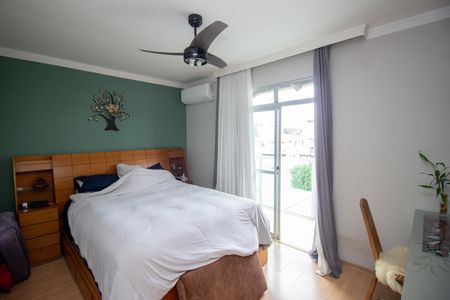 Casa de condomínio à venda com 240m², 3 quartos e 4 vagas Casa de condomínio à venda com 240m², 3 quartos e 4 vagasQuarto Suíte
