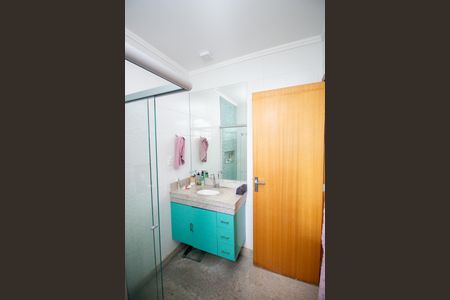 Casa de condomínio à venda com 240m², 3 quartos e 4 vagas Casa de condomínio à venda com 240m², 3 quartos e 4 vagasBanheiro da Suíte