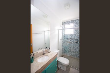 Casa de condomínio à venda com 240m², 3 quartos e 4 vagas Casa de condomínio à venda com 240m², 3 quartos e 4 vagasBanheiro Social