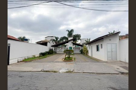 Casa de condomínio à venda com 240m², 3 quartos e 4 vagas Casa de condomínio à venda com 240m², 3 quartos e 4 vagasFachada