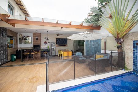 Casa de condomínio à venda com 240m², 3 quartos e 4 vagas Casa de condomínio à venda com 240m², 3 quartos e 4 vagasÁrea gourmet