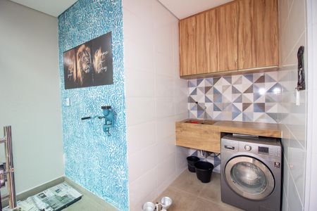 Casa de condomínio à venda com 240m², 3 quartos e 4 vagas Casa de condomínio à venda com 240m², 3 quartos e 4 vagasCozinha e Área de Serviço