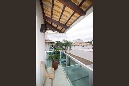 Casa de condomínio à venda com 240m², 3 quartos e 4 vagas Casa de condomínio à venda com 240m², 3 quartos e 4 vagasVaranda do Quarto Suíte