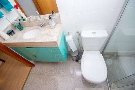 Casa de condomínio à venda com 240m², 3 quartos e 4 vagas Casa de condomínio à venda com 240m², 3 quartos e 4 vagasBanheiro Social