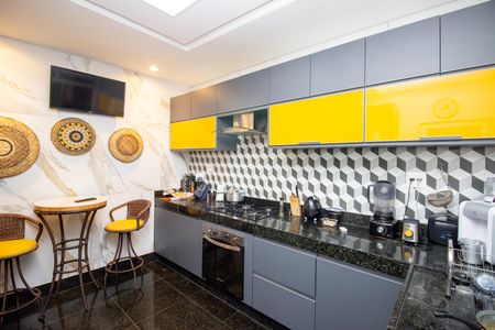 Casa de condomínio à venda com 240m², 3 quartos e 4 vagas Casa de condomínio à venda com 240m², 3 quartos e 4 vagasCozinha e Área de Serviço